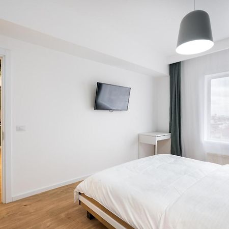 Appartamento Jungle Escape - Luxe 1-Br Haven In Bucarest Esterno foto