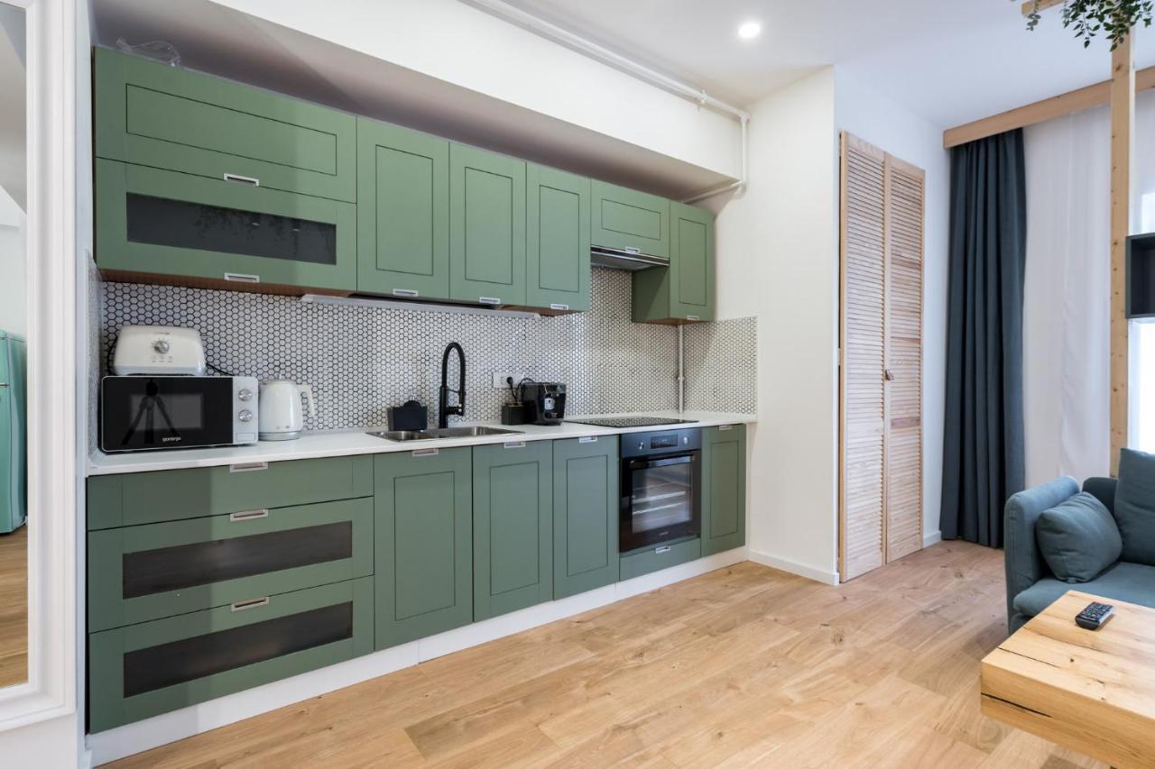 Appartamento Jungle Escape - Luxe 1-Br Haven In Bucarest Esterno foto